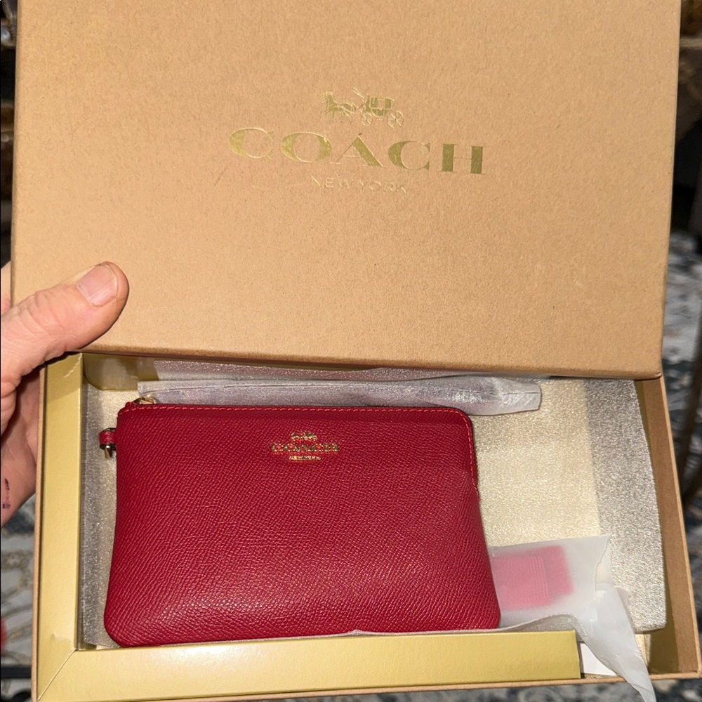 💥Coach Red Leather Wristlet Pouch with Gold Logo